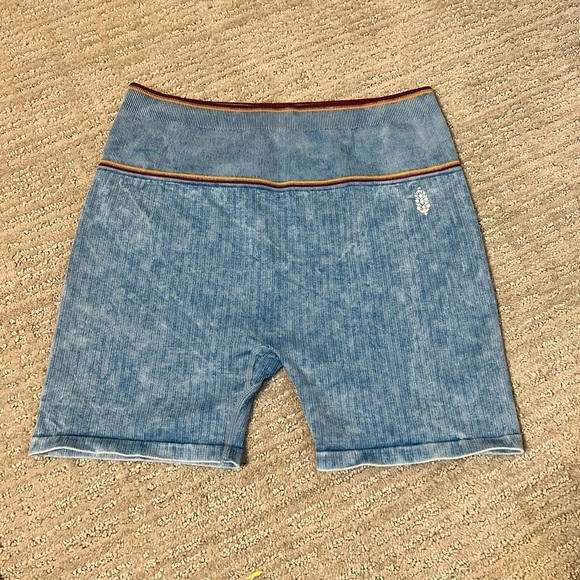 Free People Movement Varsity
Tipping Activewear Set - Picture 5 of 6